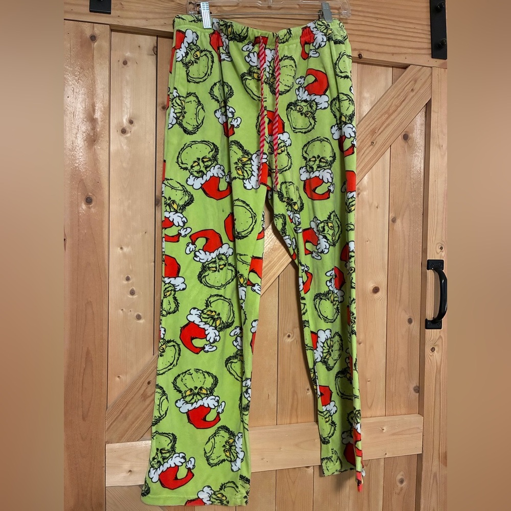 Women’s Green Grinch Print Pajama pants